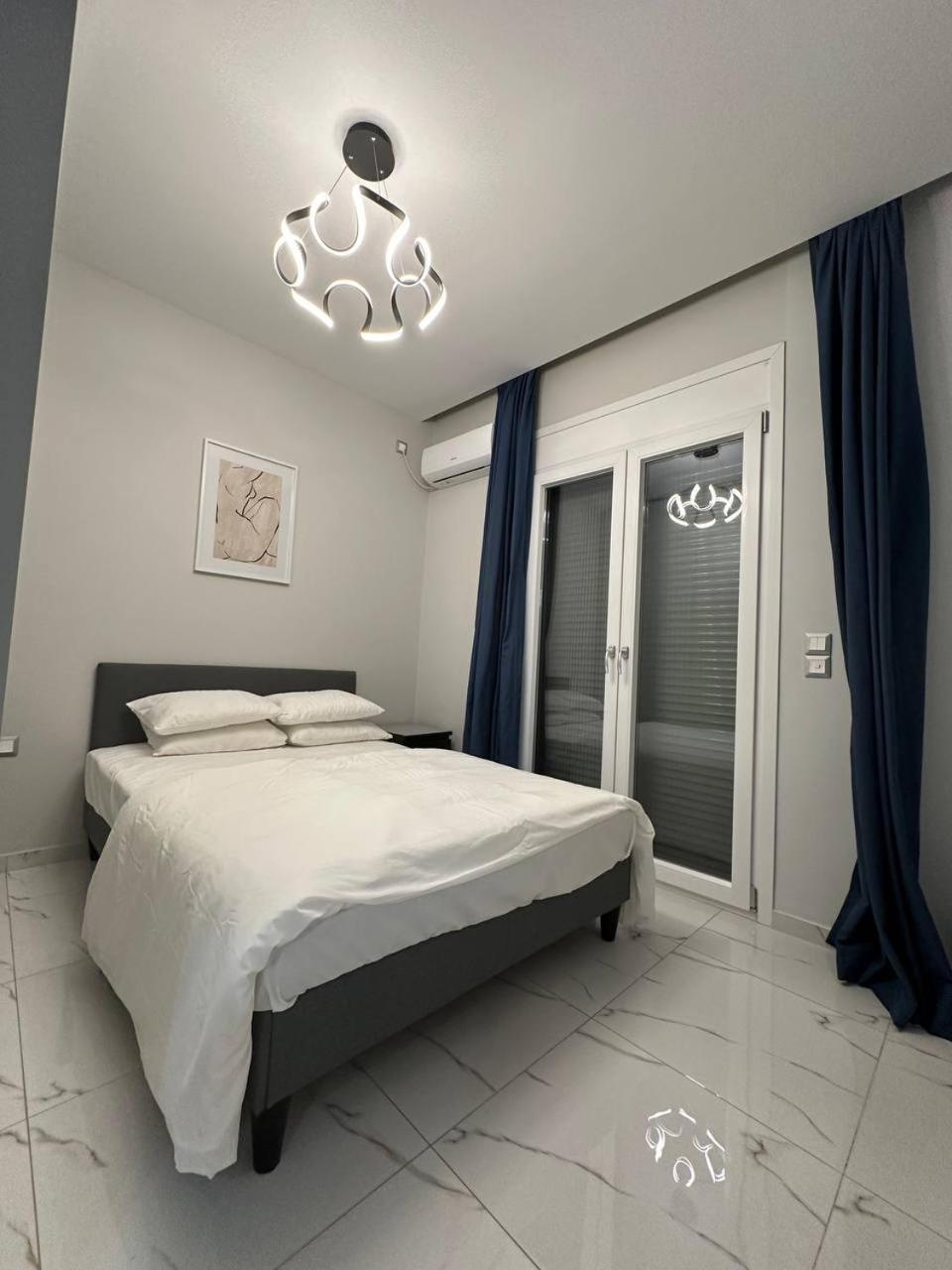 Warm And Modern Brand New Apartment Piræus Eksteriør billede